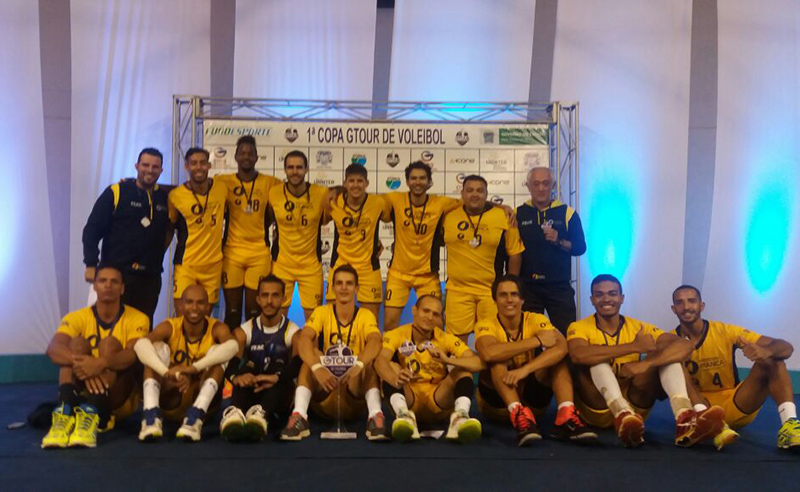 Equipe de Franca durante premiação da 1ª Copa Gtour (foto: divulgação)